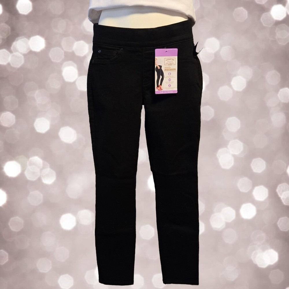 Levi Pull-On Skinny Jean -‎ Size 26
